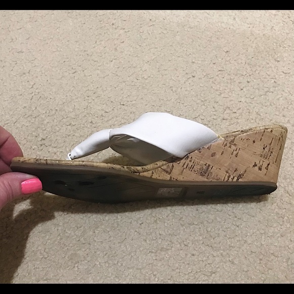 🔥MONTEGO BAY CLUB EUC SUPER CUTE WHITE SMALL WEDGE/WILL GO WITH ANYTHING!!! - Picture 9 of 10